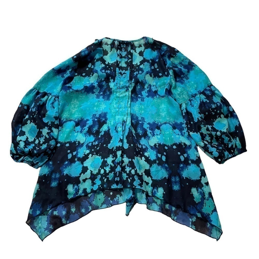 Chico's Black Label Aqua Blue Watercolor Floral Ruffle Front Blouse. Size 4 - Picture 10 of 11